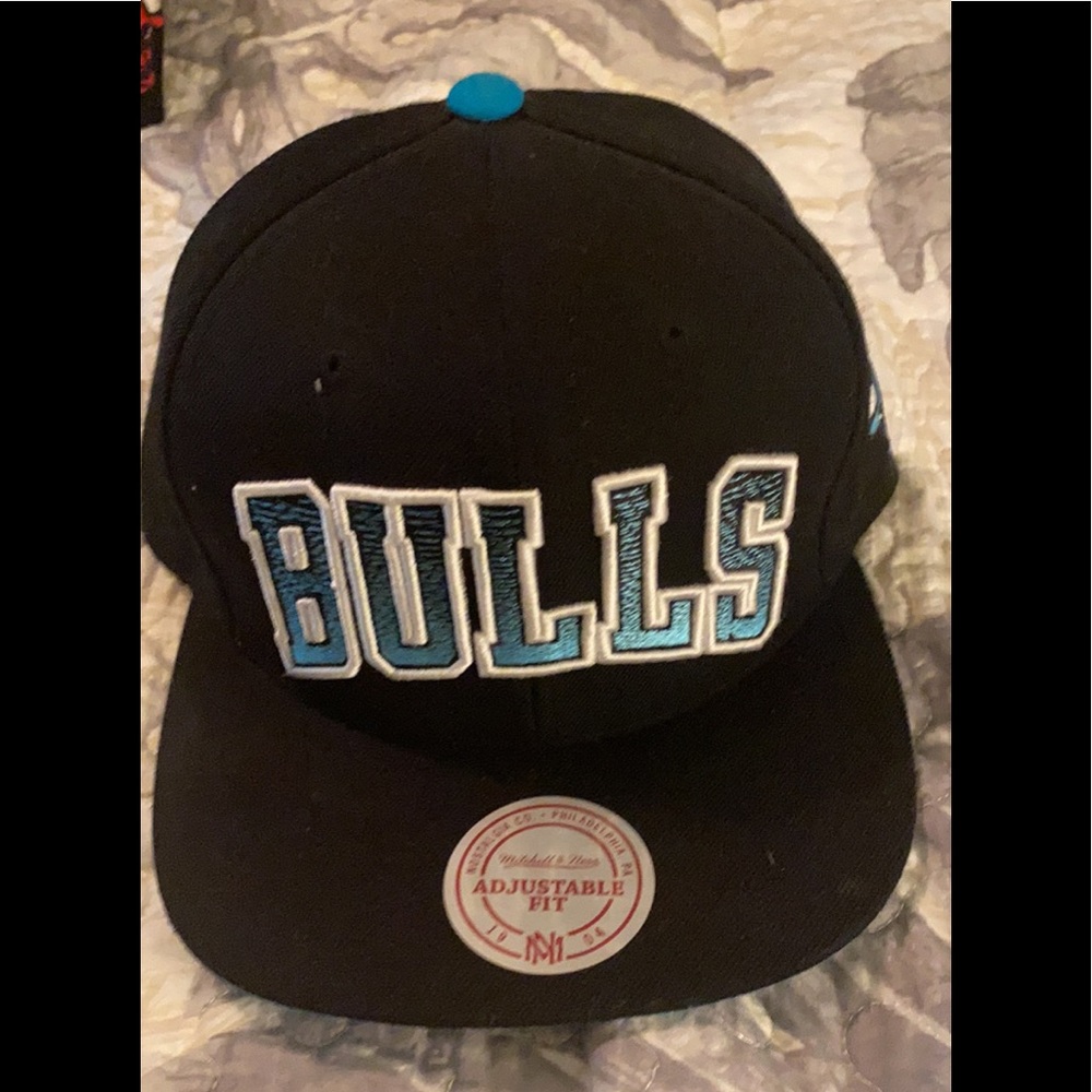 Bulls snapback hat